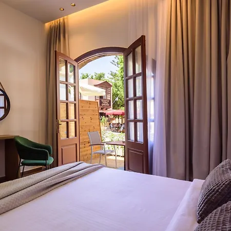 Arthur In Old Town Hotel *