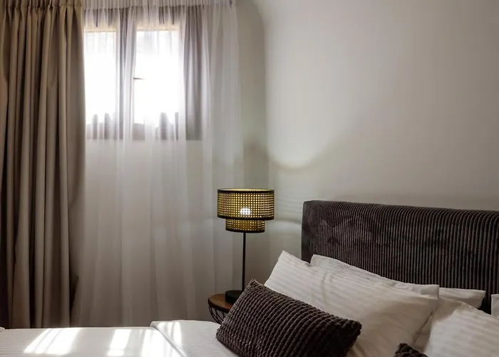 Arthur In Old Town *