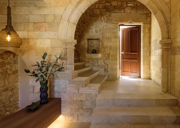 Arthur In Old Town * Rhodes City